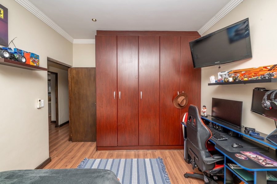 3 Bedroom Property for Sale in Graanendal Western Cape